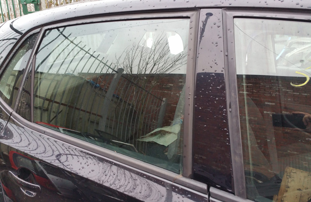 VW Polo SE DSG Door window glass driver side rear